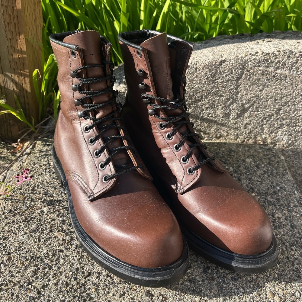 Like New, in Box Red Wings Size 9B Supersole Brown 8-inch Soft Toe Boot